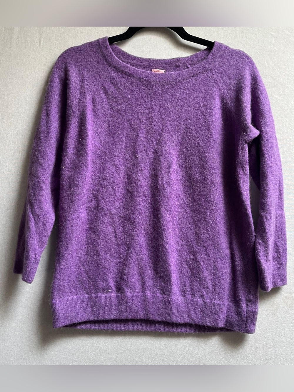 Pure Cashmere Made in Scotland Crown Embroidered Crewneck Sweater Size Small